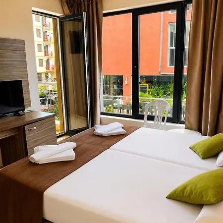 Deluxe 4* ساني بيتش